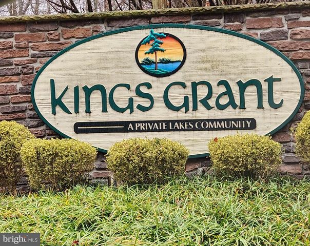 5 SUMMIT CT, Marlton, NJ 08053