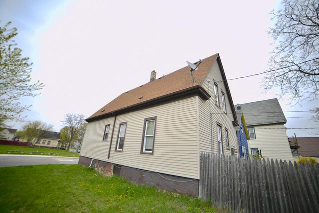 1925 W Center STREET, Milwaukee, WI 53206