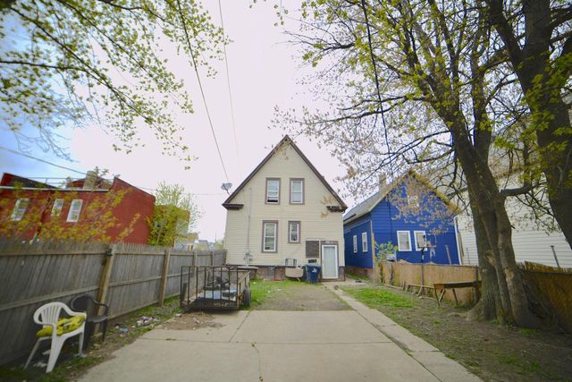1925 W Center STREET, Milwaukee, WI 53206