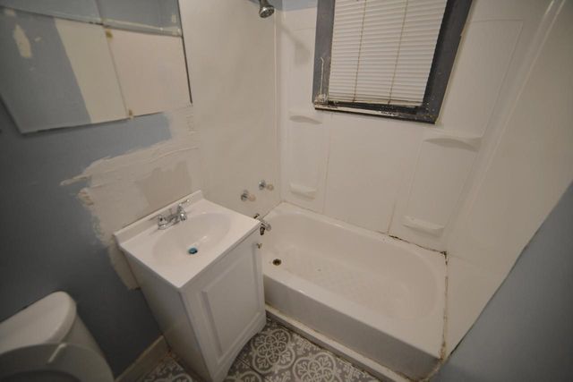 1925 W Center STREET, Milwaukee, WI 53206