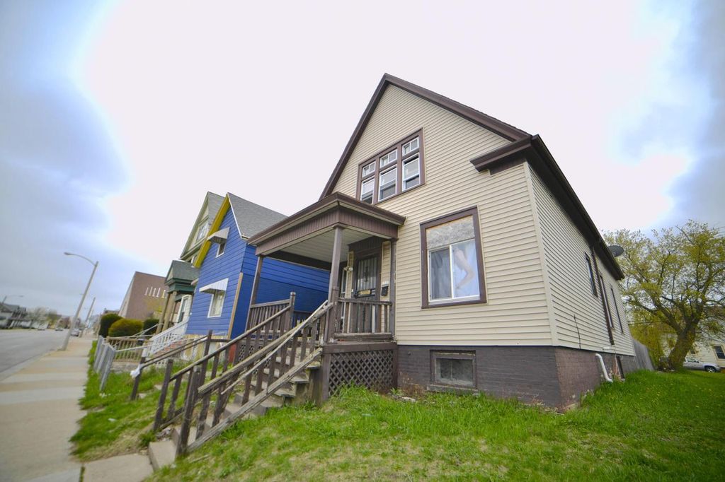 1925 W Center STREET, Milwaukee, WI 53206