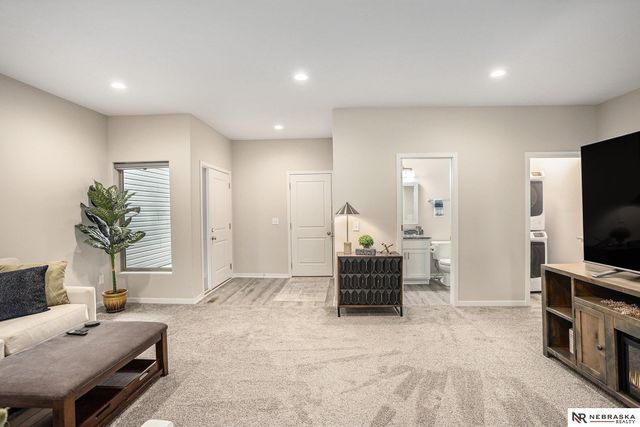 9870 Del Rio Drive, Lincoln, NE 68516