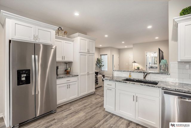 9870 Del Rio Drive, Lincoln, NE 68516