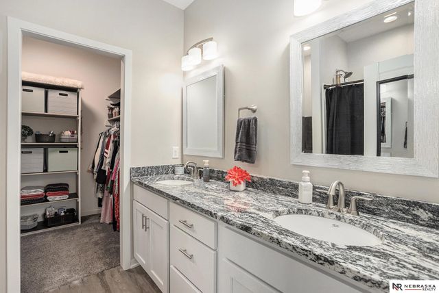 9870 Del Rio Drive, Lincoln, NE 68516