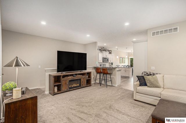 9870 Del Rio Drive, Lincoln, NE 68516