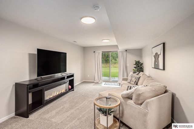 9870 Del Rio Drive, Lincoln, NE 68516