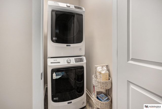 9870 Del Rio Drive, Lincoln, NE 68516