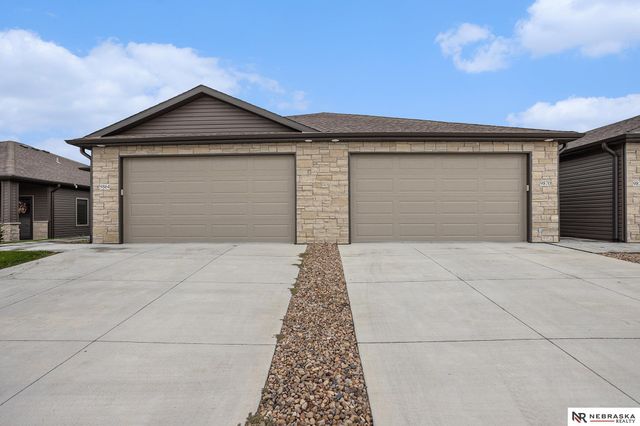9870 Del Rio Drive, Lincoln, NE 68516