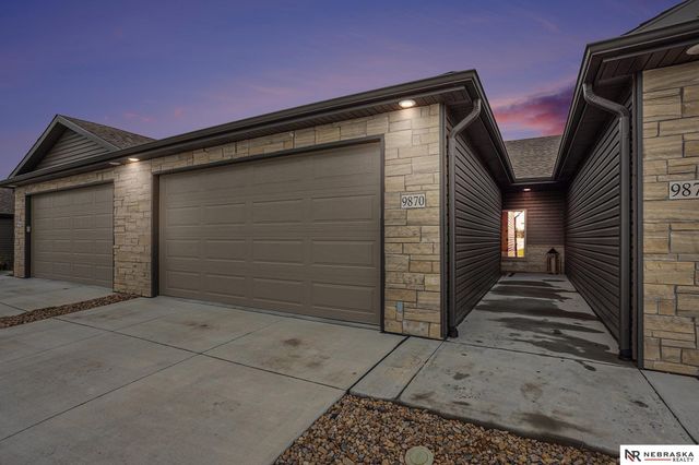 9870 Del Rio Drive, Lincoln, NE 68516