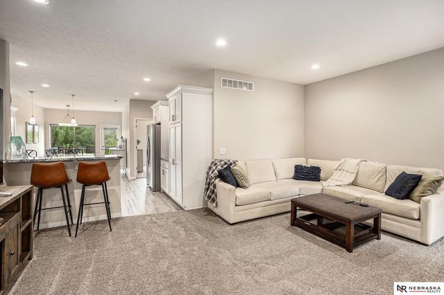 9870 Del Rio Drive, Lincoln, NE 68516