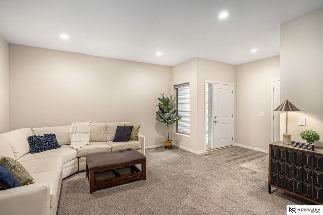 9870 Del Rio Drive, Lincoln, NE 68516