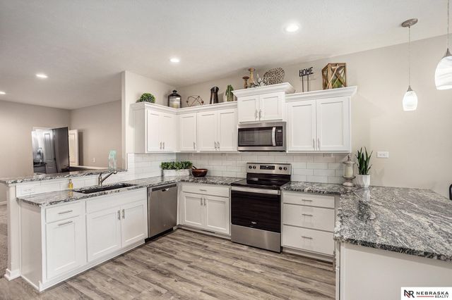 9870 Del Rio Drive, Lincoln, NE 68516