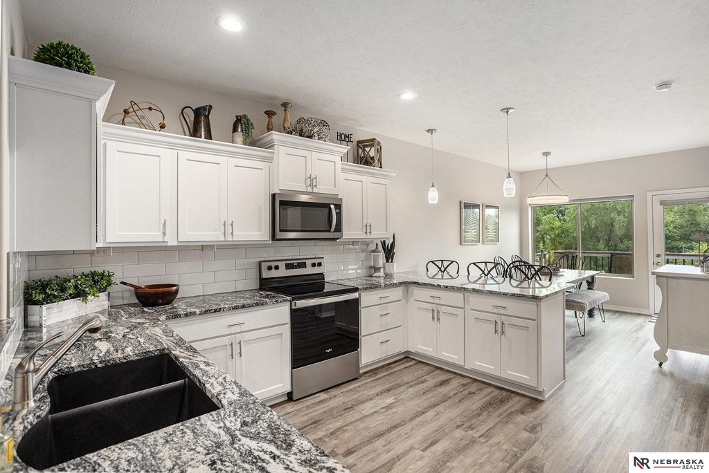 9870 Del Rio Drive, Lincoln, NE 68516