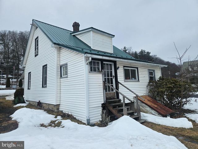 708 PLANK RD E, Port Matilda, PA 16870