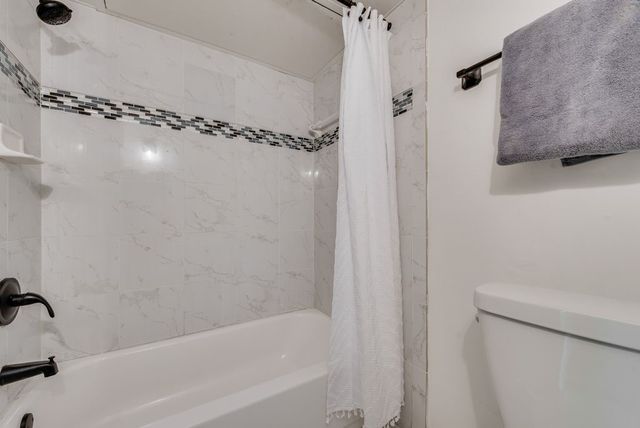 3211 Whispering Oak, Farmers Branch, TX 75234