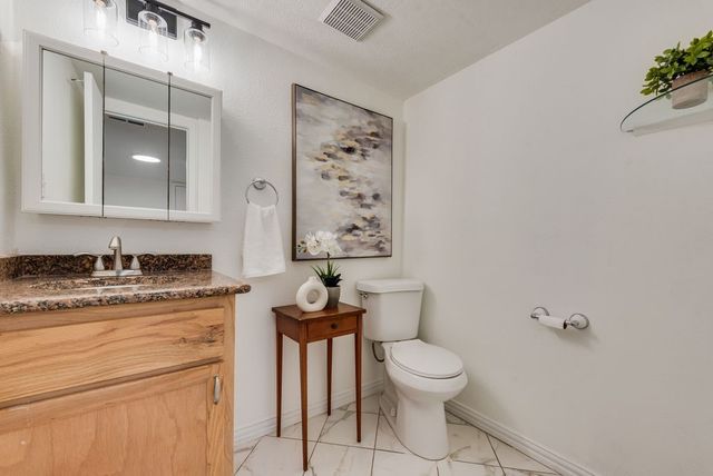 3211 Whispering Oak, Farmers Branch, TX 75234