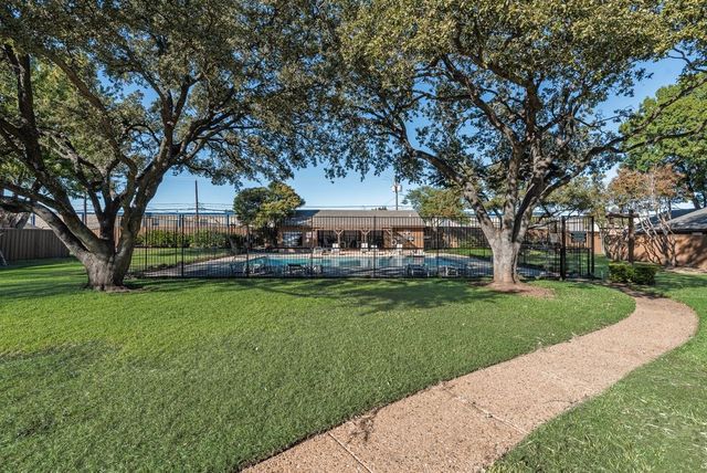 3211 Whispering Oak, Farmers Branch, TX 75234