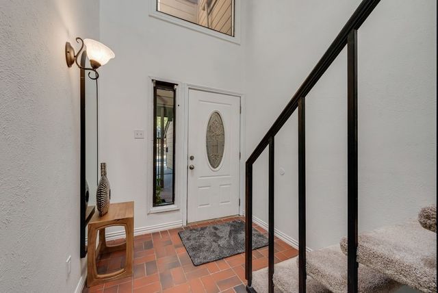 3211 Whispering Oak, Farmers Branch, TX 75234