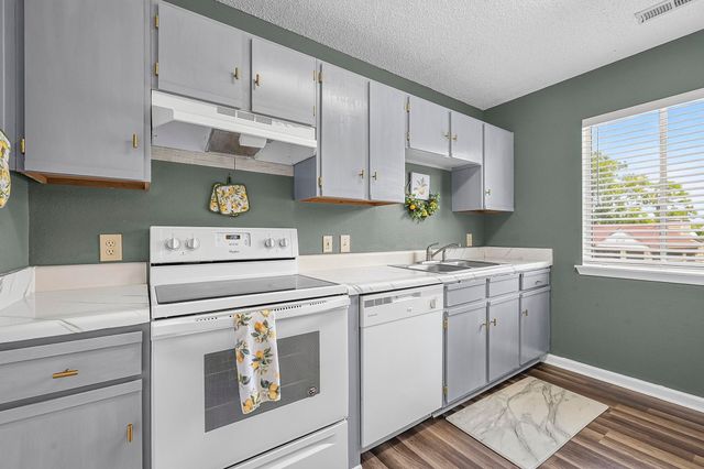 400 Myrtle Greens Dr Apt K, Conway, SC 29526