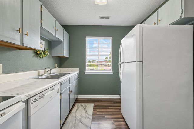 400 Myrtle Greens Dr Apt K, Conway, SC 29526