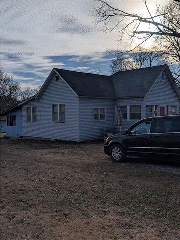 304 E Sycamore Street, Nevada, MO 64772
