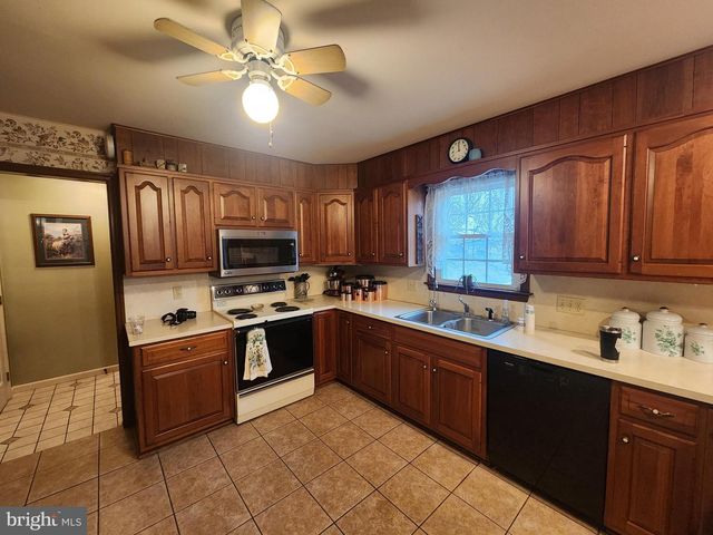 2130 W MAIN ST, Ephrata, PA 17522