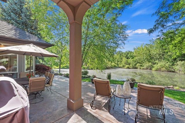 725 E River Quarry Dr, Eagle, ID 83616