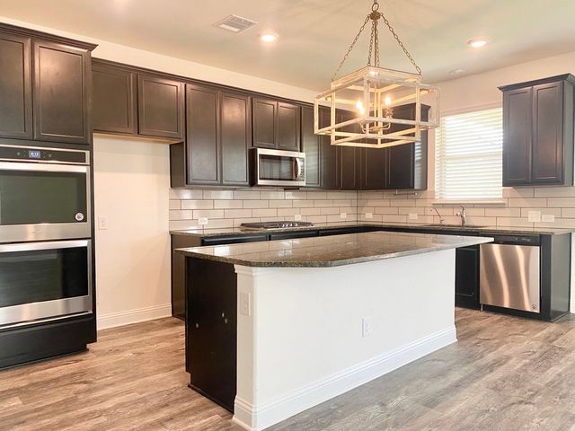 816 Brock Drive, Aubrey, TX 76227