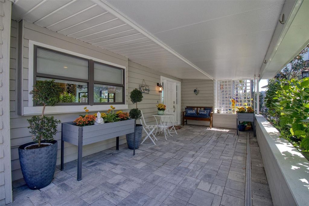 Image 11 of property listing at 322 10TH AVENUE, Indian Rocks Beach, FL 33785