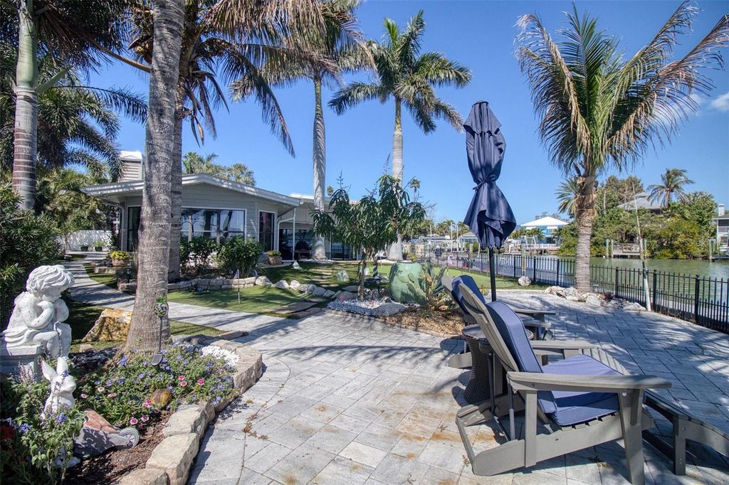 Image 40 of property listing at 322 10TH AVENUE, Indian Rocks Beach, FL 33785