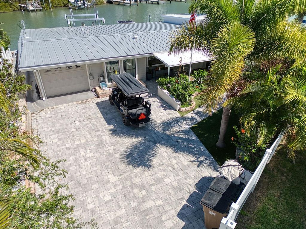 Image 8 of property listing at 322 10TH AVENUE, Indian Rocks Beach, FL 33785