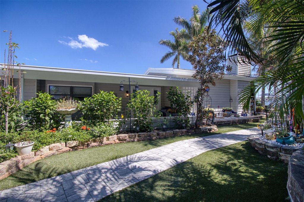 Image 10 of property listing at 322 10TH AVENUE, Indian Rocks Beach, FL 33785