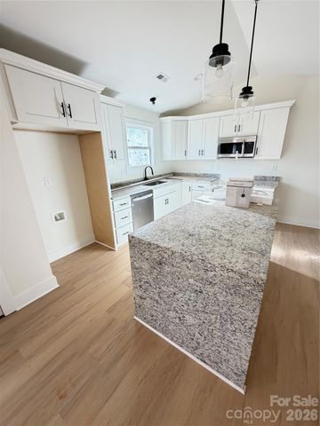 1211 Summerhill Street SW, Lenoir, NC 28645