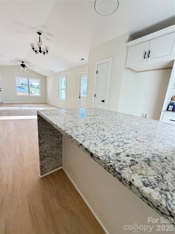 1211 Summerhill Street SW, Lenoir, NC 28645