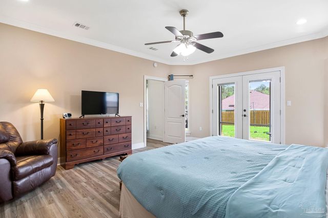 2822 Frederick St, Cantonment, FL 32533