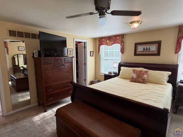 1425 SW Collins AVE, Topeka, KS 66604