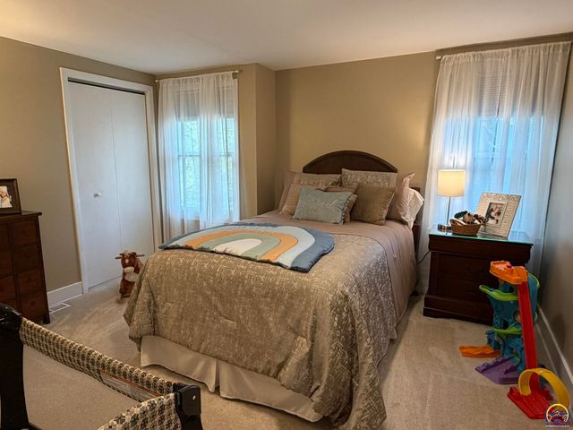 1425 SW Collins AVE, Topeka, KS 66604