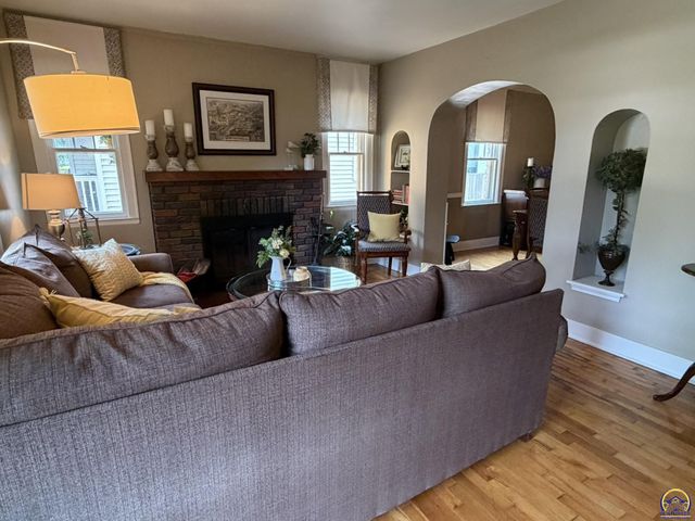 1425 SW Collins AVE, Topeka, KS 66604