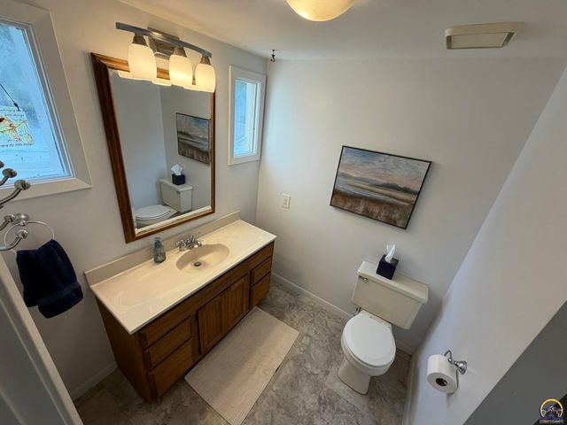 1425 SW Collins AVE, Topeka, KS 66604