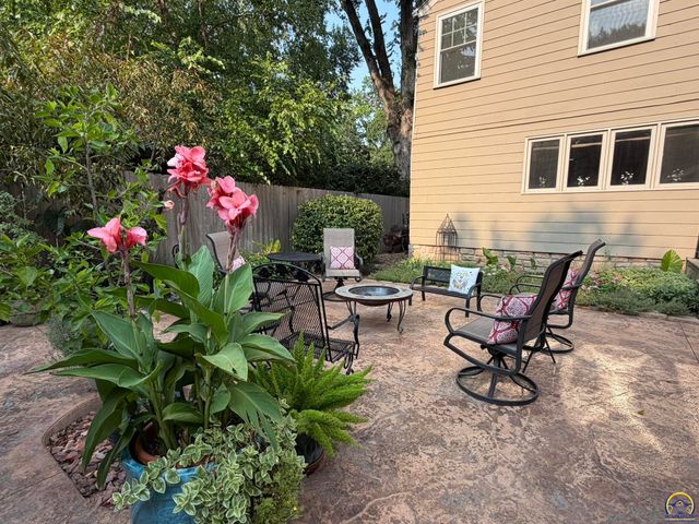 1425 SW Collins AVE, Topeka, KS 66604