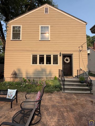 1425 SW Collins AVE, Topeka, KS 66604
