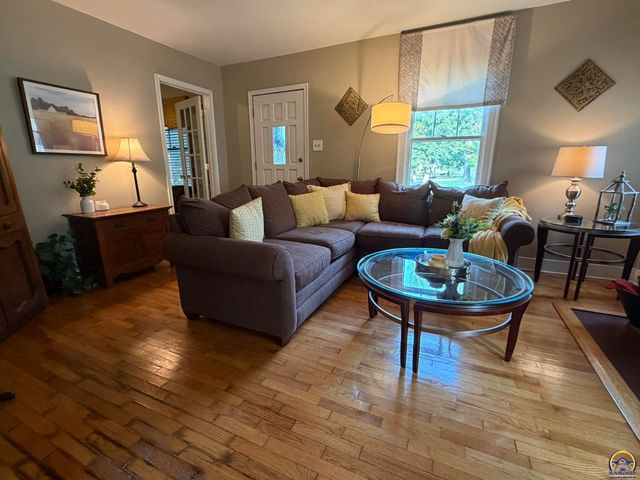 1425 SW Collins AVE, Topeka, KS 66604