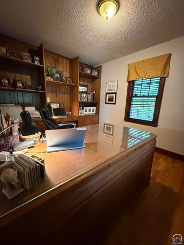 1425 SW Collins AVE, Topeka, KS 66604