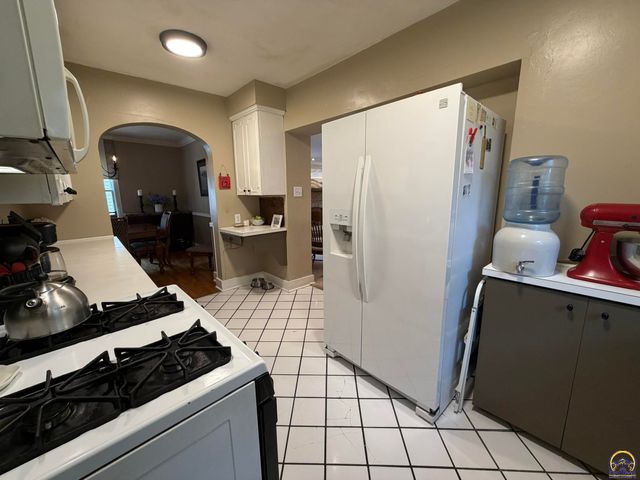 1425 SW Collins AVE, Topeka, KS 66604