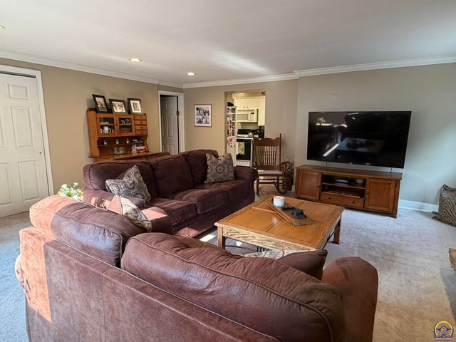1425 SW Collins AVE, Topeka, KS 66604