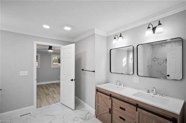 104 Hillside Drive, Lexington, NC 27295