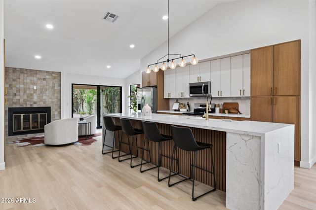 3907 E COCONINO Street, Phoenix, AZ 85044