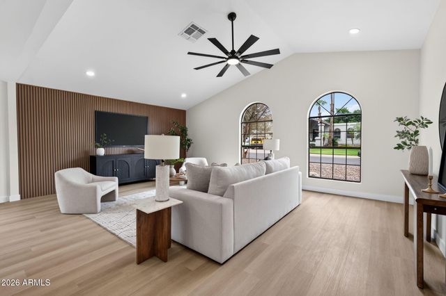 3907 E COCONINO Street, Phoenix, AZ 85044