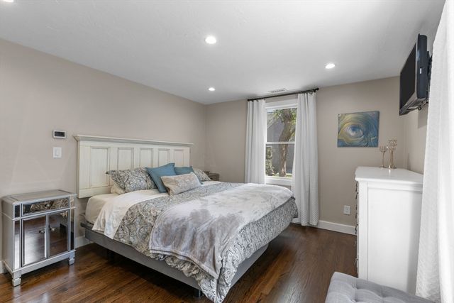 47 Country Ln, Dennis, MA 02639