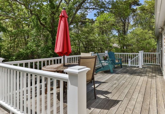 47 Country Ln, Dennis, MA 02639